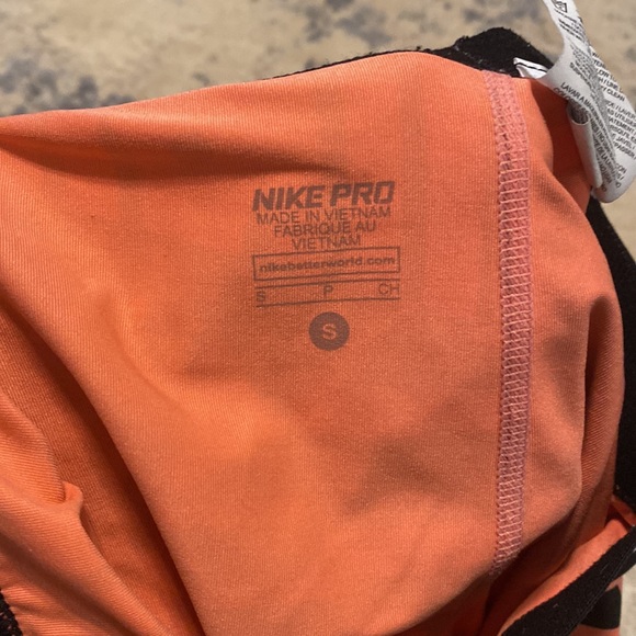 Pink and black printed Nike Pro leggings size small - Picture 4 of 6